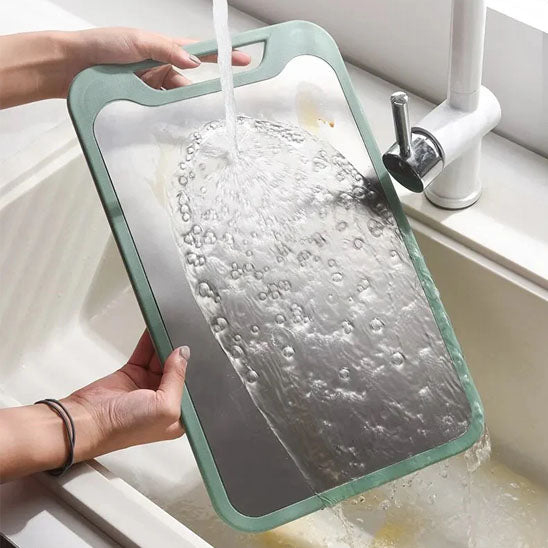 planche-à-découper-à deux faces passant-sous-robinet