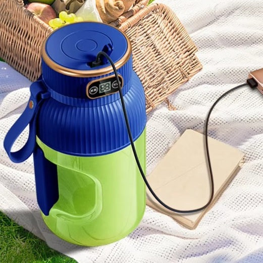 Presse agrume electrique branché sur un chargeur USB