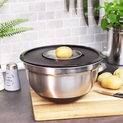 pomme de terre posée sur cul de poule  avec râpe intégrée