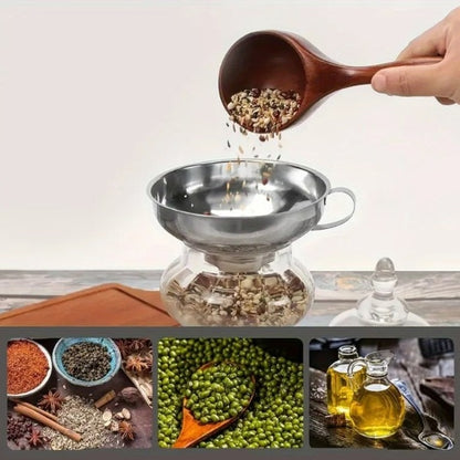 homme verse cuillèrée de grains dans bocal à travers un entonnoir à confiture