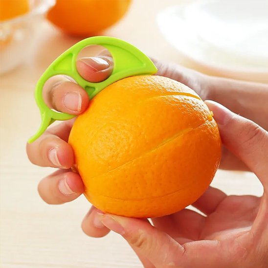 éplucheur orange courbé vert