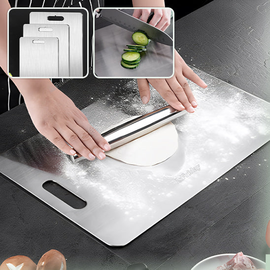 femme-utilise-une-planche-a-decouper-inox