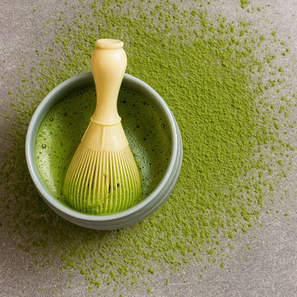 fouet matcha bol thé poudre sur contoir