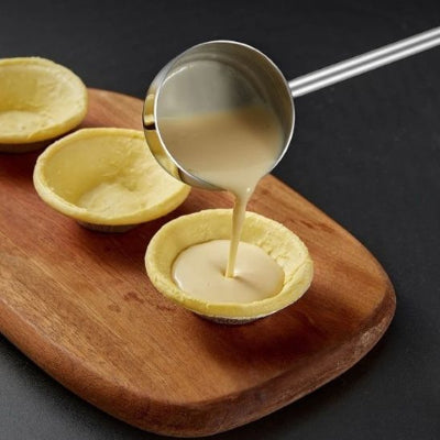 louche coule crème dans tartellettes
