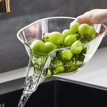 main-tenant-passoire-a-bec-verseur-qui-égoute-des-raisins
