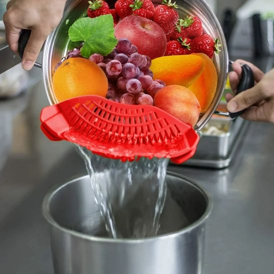 passoire-en-silicone-univereselle-égoute-fruits