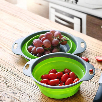 passoire-pliable-sur-contoir-en-bois-avvec-fruits-et-légumes