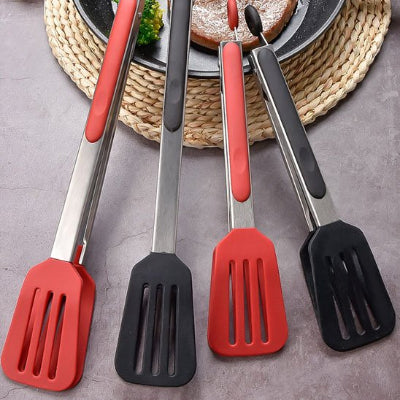 Pince de Cuisine en rouge et en noire dans deux formats sur comptoir cuisine