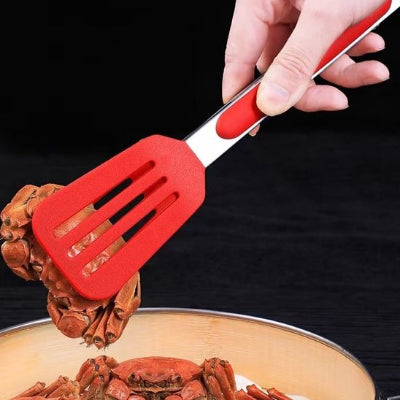 Pince de Cuisine rouge saisit crabe
