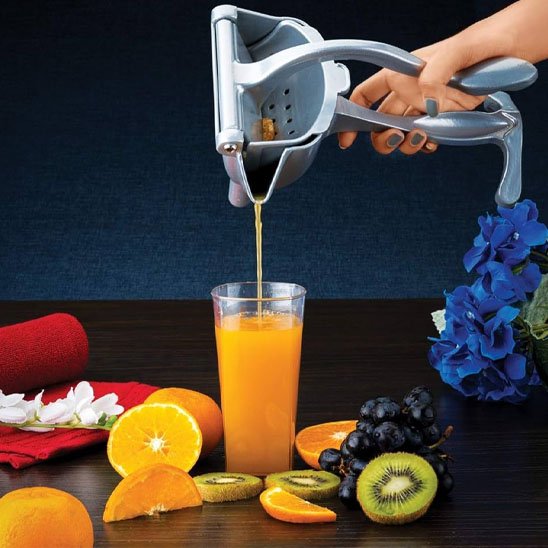 presse agrume pression manuelle versu jus orange dans verre