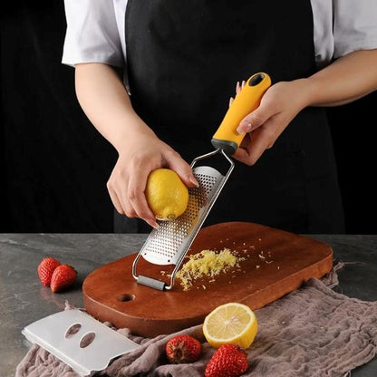 cuisinière zeste citron avec râpe à fromage microplane polyvalente