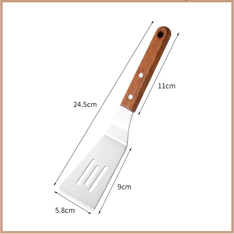 spatule-a-griller-evasée-avec-fentes