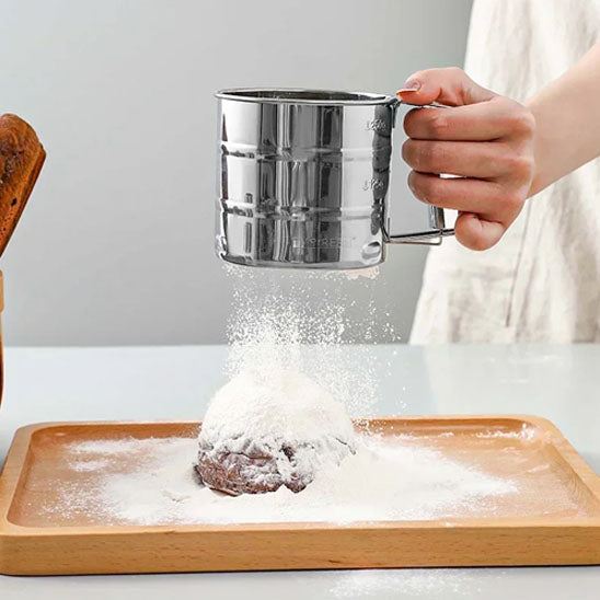 cuisinière-tamise-sucre-glace-avec-tamis-à-manivelle-inox