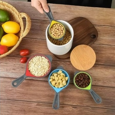 quatre verre mesureur contenant aliments variés sur comptoir